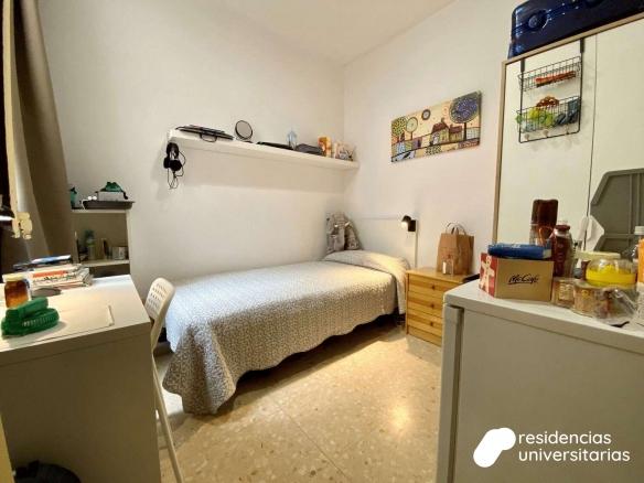 Barcelona Gracia Housing Student