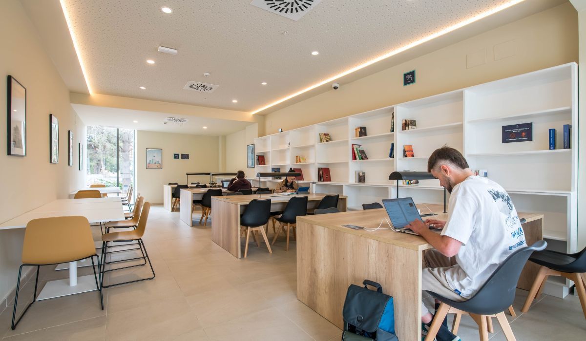Residencia de Estudiantes Livensa Living Granada Cartuja