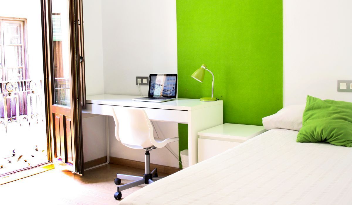 Residencia Universitaria Student Suites