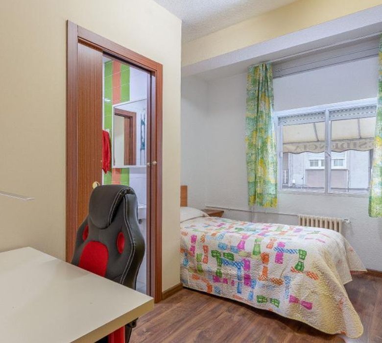Habitación con baño Residencia Universitaria Genil