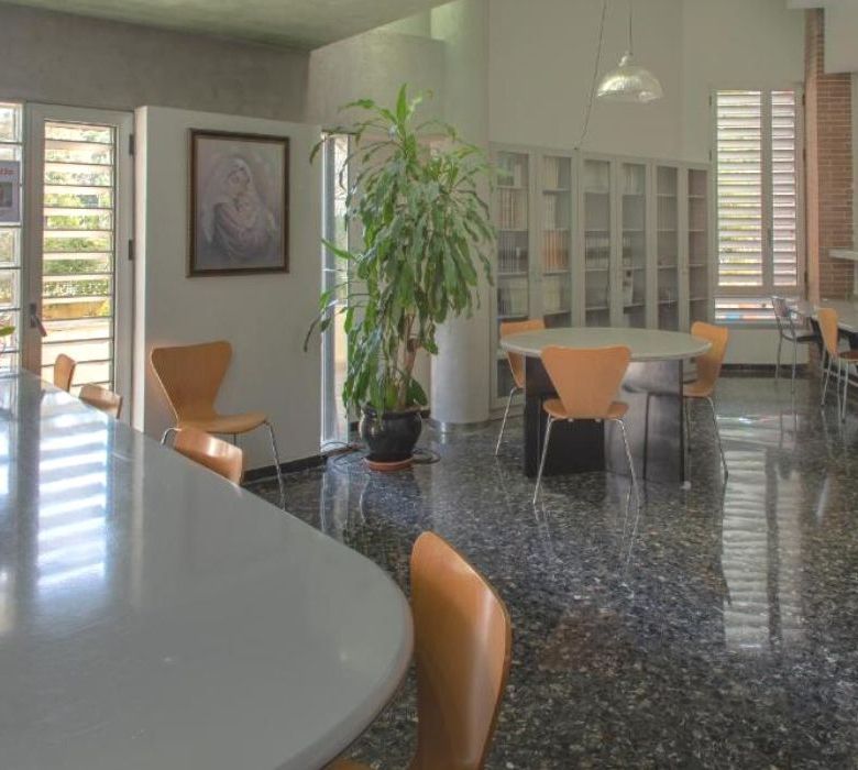 Residencia Larru los Bermejales – Sagrado Corazón