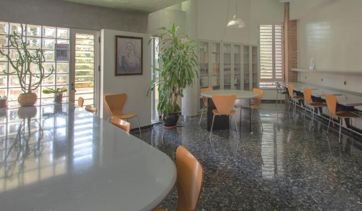 Residencia Larru los Bermejales – Sagrado Corazón