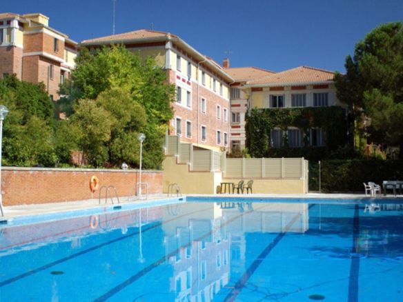Colegio Mayor Masculino Santillana
