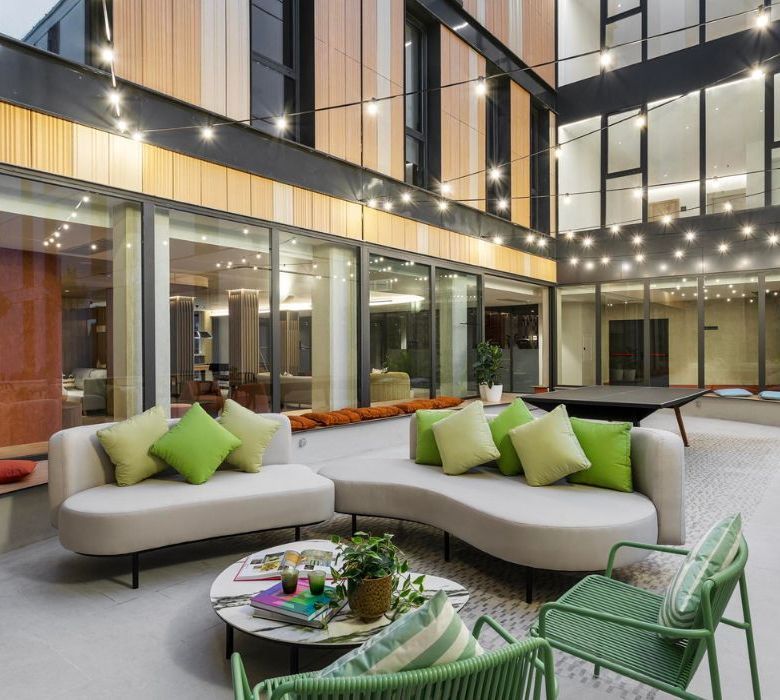 Residencia Universitaria Novel Palm Studios