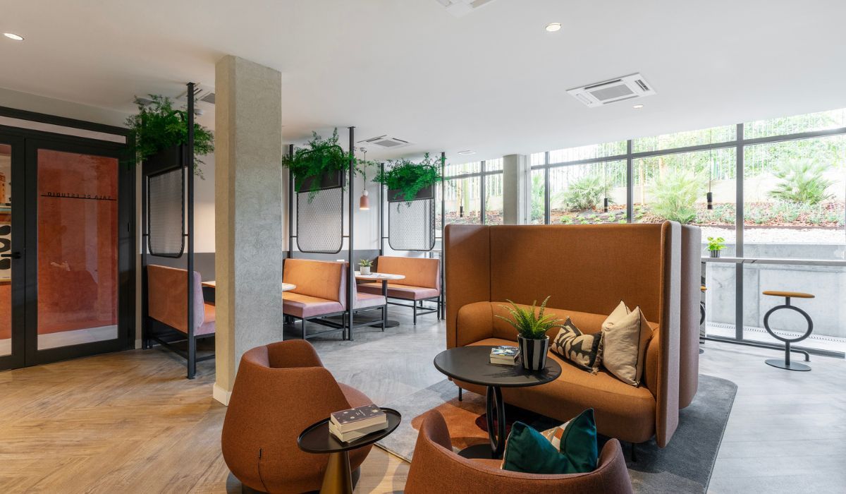 Residencia Universitaria Novel Palm Studios