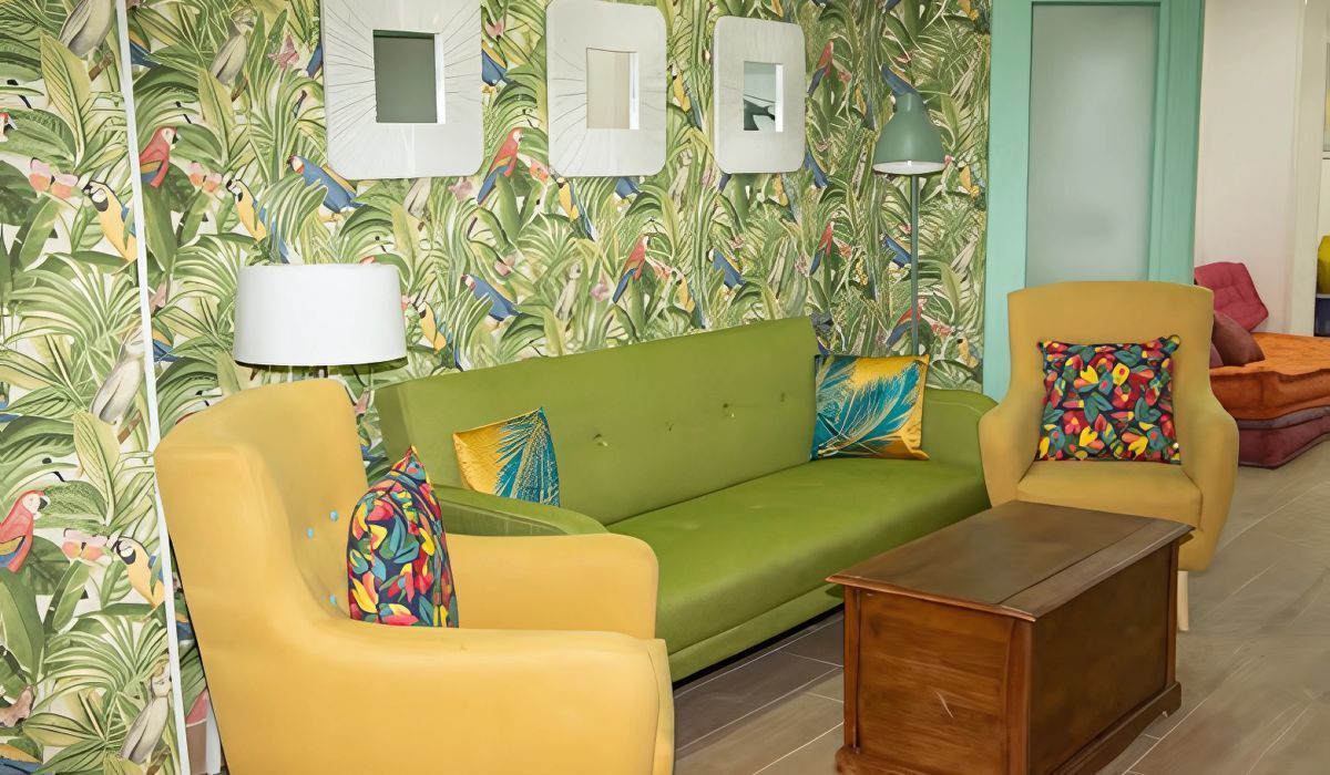 Residencia de Estudiantes Pink and Lemon