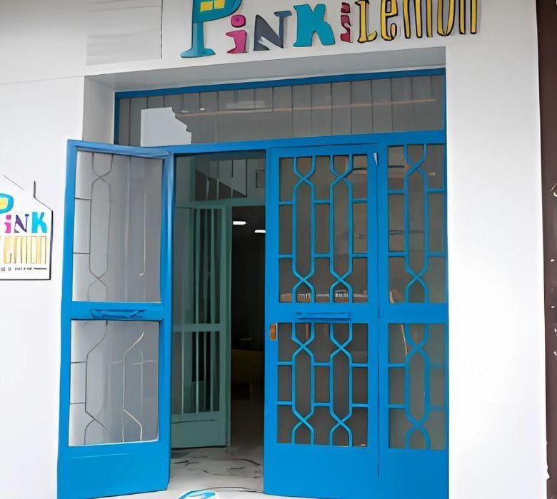 Residencia de Estudiantes Pink and Lemon