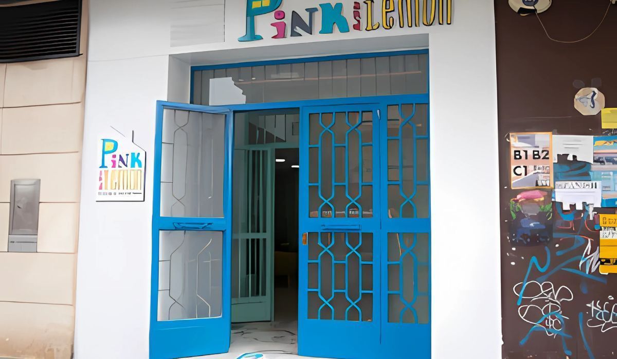 Residencia de Estudiantes Pink and Lemon