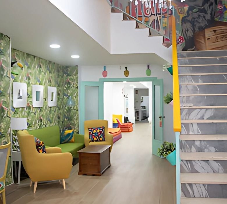 Residencia de Estudiantes Pink and Lemon