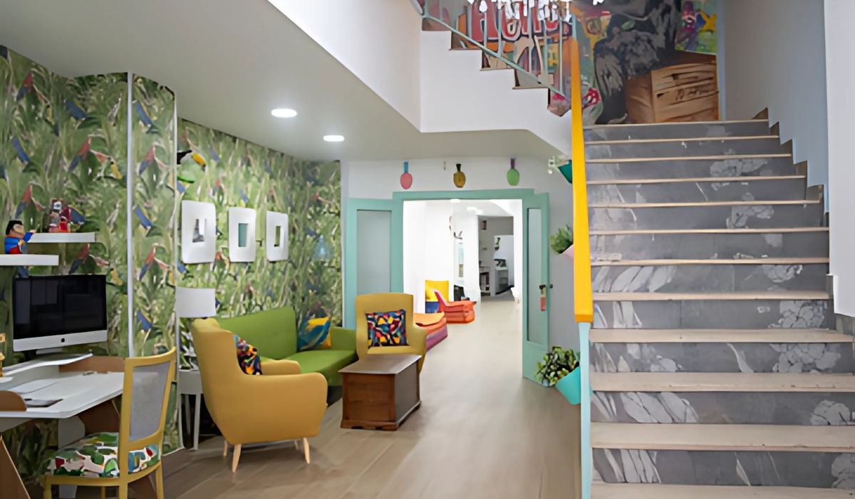 Residencia de Estudiantes Pink and Lemon