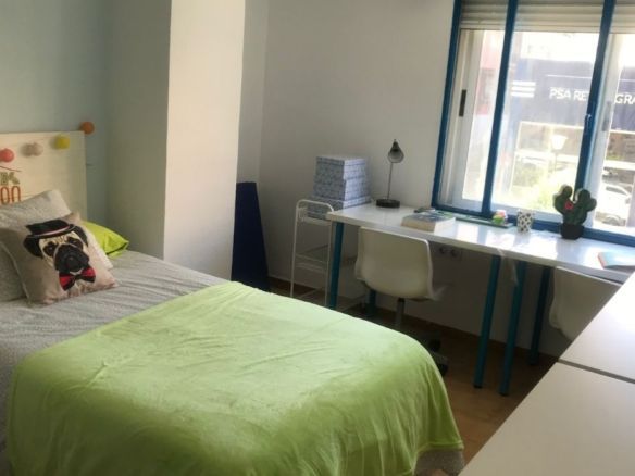 Residencia de Estudiantes Pink and Lemon