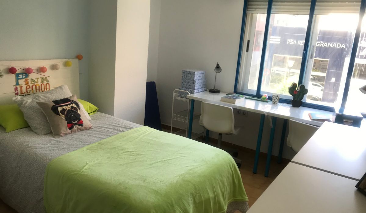 Residencia de Estudiantes Pink and Lemon