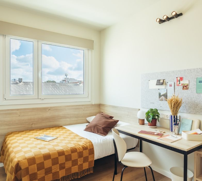 Yugo Terrassa Can Telar Student Residence