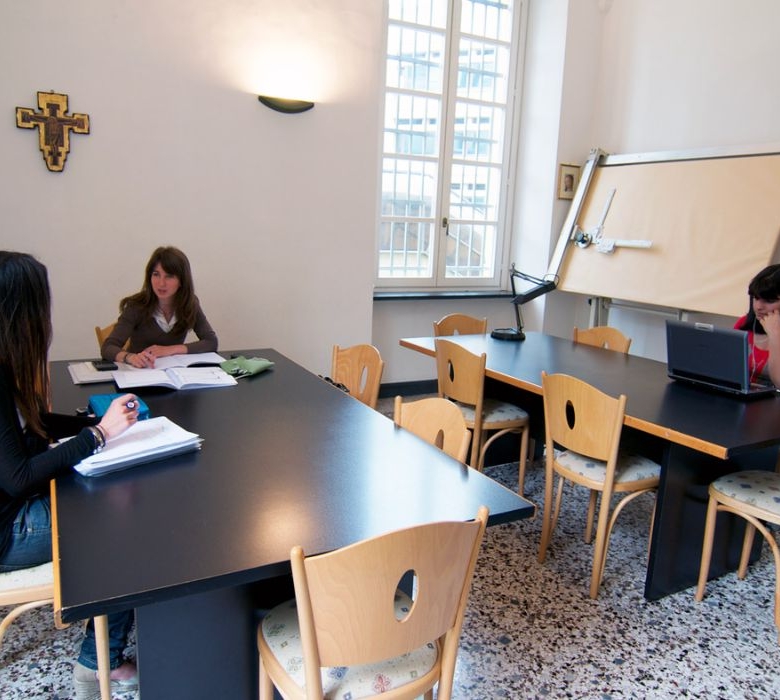 Residencia Universitaria Femenina Capodifaro Génova