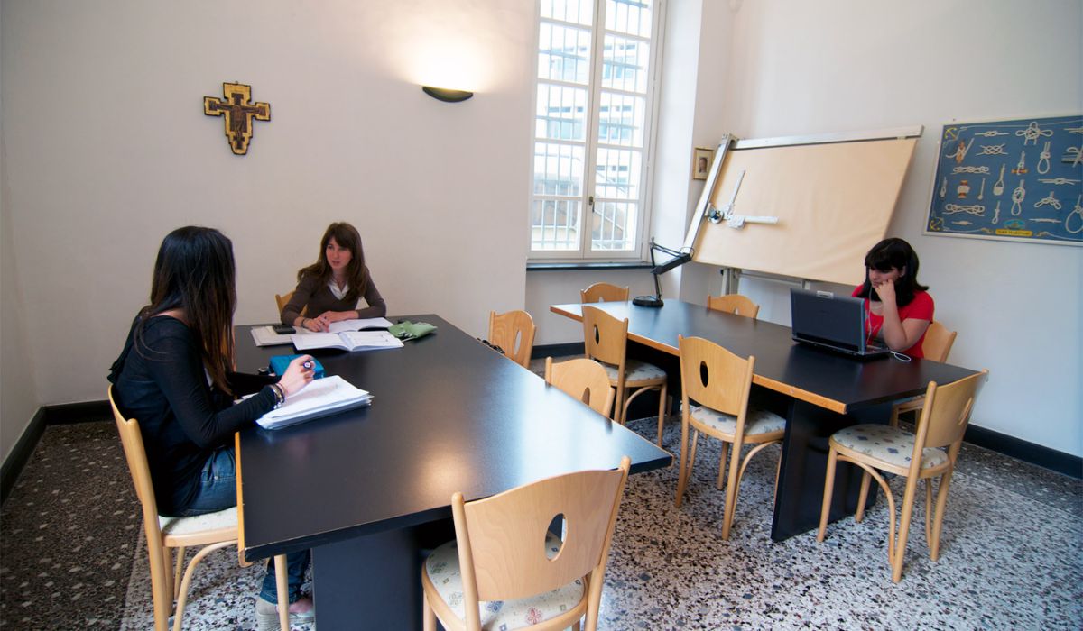 Residencia Universitaria Femenina Capodifaro Génova
